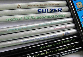 Bleistift aus Altpapier lackiert